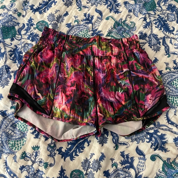 LULULEMON SHORTS SIZE 4 "4 HIGHRISE - Picture 3 of 4